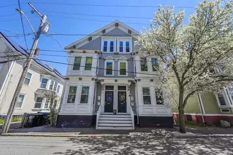 4 Boardman St #1, Salem, MA 01970