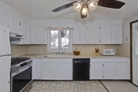 270 Ely Ave, West Springfield, MA 01089 photo 16