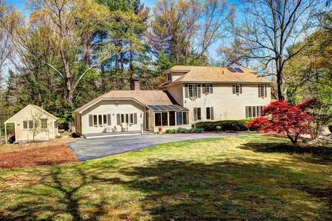 55 Hall Rd, Chelmsford, MA 01824