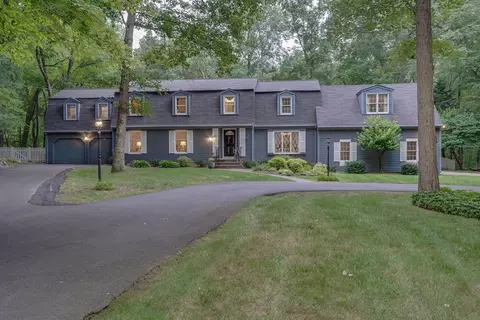 14 Harvard Dr, Bedford, MA 01730