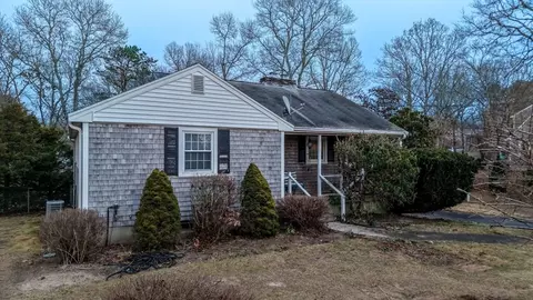 73 Club Valley Dr, Falmouth, MA 02536