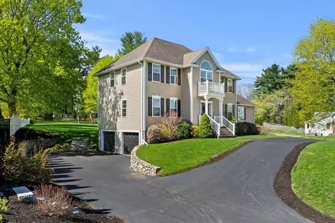 567 Summer St, Lynnfield, MA 01940