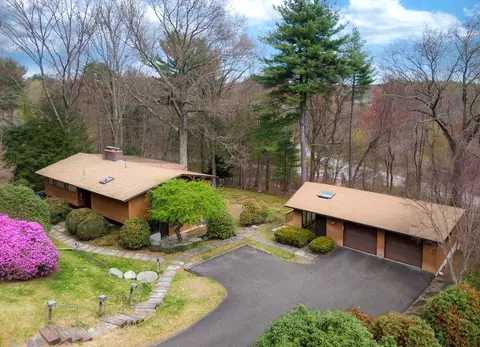 9 Crestview Dr, Southborough, MA 01772