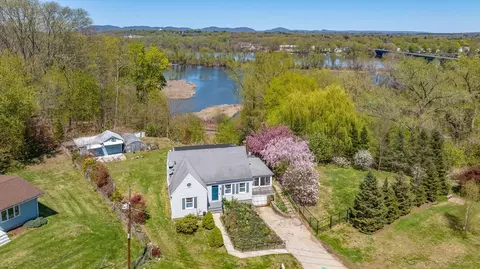 2 Sylvia Ln, Holyoke, MA 01040