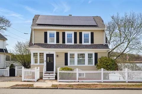 42 Victory Rd, Lynn, MA 01902