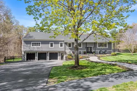 27 Ashwood Ave, Wilmington, MA 01887