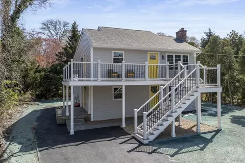 46 Stoneledge Rd, Dartmouth, MA 02748