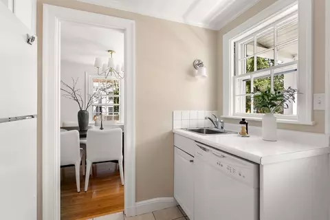 Entry Way - 14 Thorpe Rd, Needham, MA 02494 photo 2 of 2