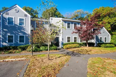 303 Tuckers Ln #303, Hingham, MA 02043