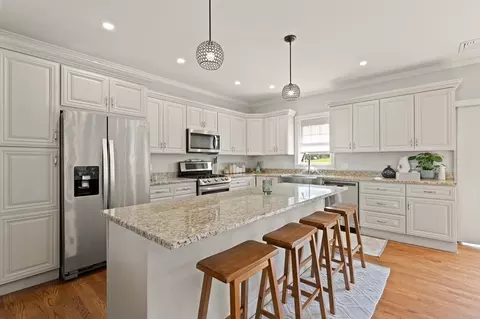 5 Valley St, Canton, MA 02021 photo 4