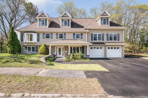 12 Dawn Dr, Chelmsford, MA 01824