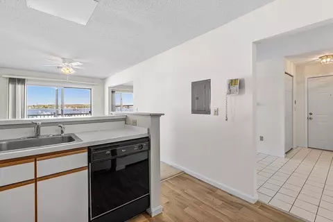 700 Shore Dr #7-703, Fall River, MA 02721 photo 17