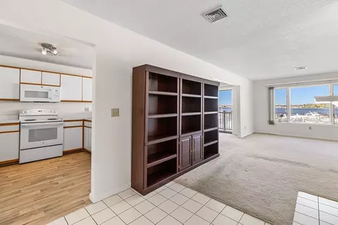700 Shore Dr #7-703, Fall River, MA 02721 photo 9