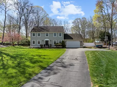 71 Longview Dr, Dartmouth, MA 02747