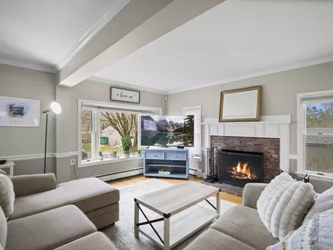 Living - 17 Edwards Rd, Barnstable, MA 02601 photo 3 of 5