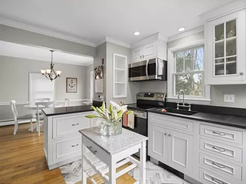 Kitchen - 17 Edwards Rd, Barnstable, MA 02601 photo 2 of 4
