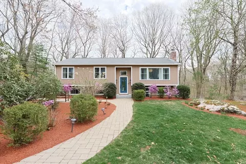 61 Stagecoach Dr, Ashland, MA 01721