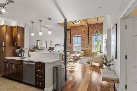 130 John St #557, Lowell, MA 01852