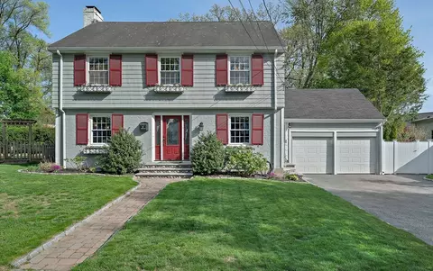 31 Hagen Rd, Newton, MA 02459