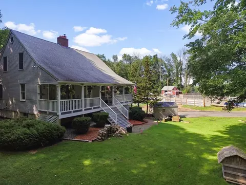 52 Center St, Groveland, MA 01834