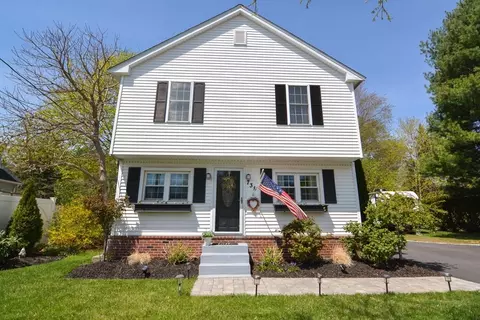 738 N Main St, Raynham, MA 02767