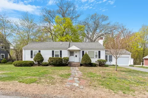 32 Linwood St, Chelmsford, MA 01824
