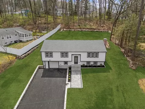 9 Duggan Dr, Framingham, MA 01702