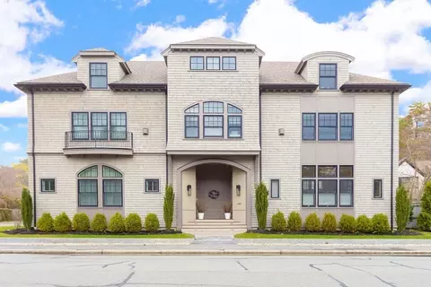 582 Hale St #2, Beverly, MA 01915