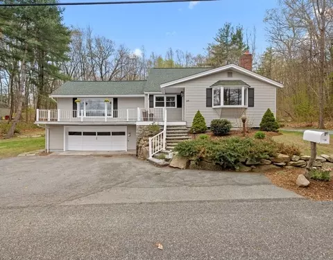 28 Oakhurst Rd, Hopkinton, MA 01748