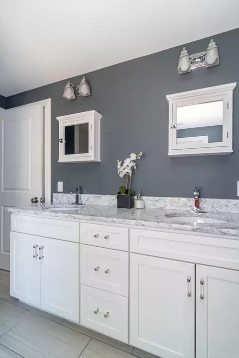 Bath - 9 Shore Rd, Natick, MA 01760 photo 3 of 4