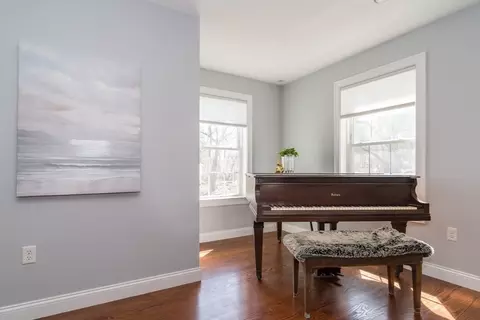 Entry Way - 9 Shore Rd, Natick, MA 01760 photo 2 of 3