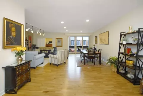 100 Keyes Rd #305, Concord, MA 01742