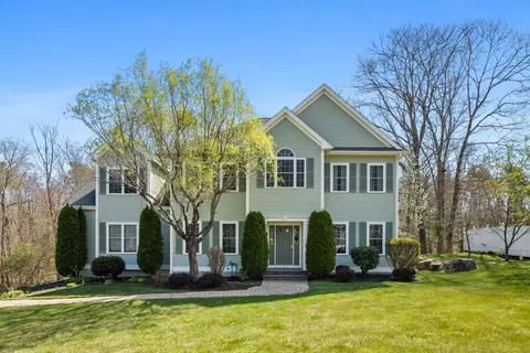 8 Comstock Way, Walpole, MA 02071