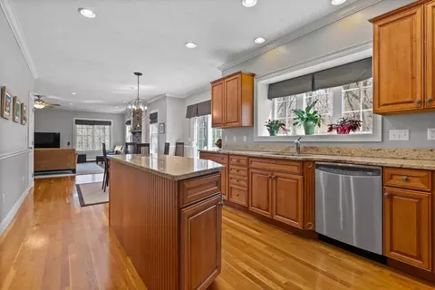 8 Comstock Way, Walpole, MA 02071 photo 5