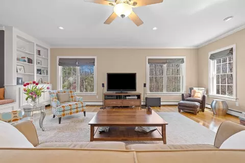 8 Comstock Way, Walpole, MA 02071 photo 12