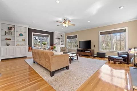 8 Comstock Way, Walpole, MA 02071 photo 10