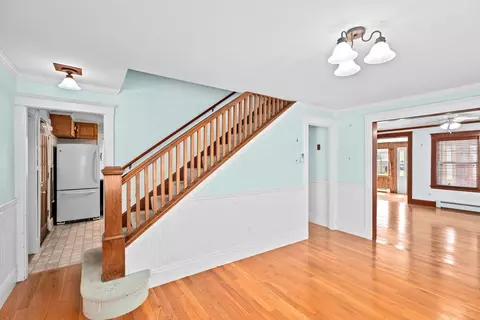 Entry Way - 71 J St, Hull, MA 02045 photo 1 of 4