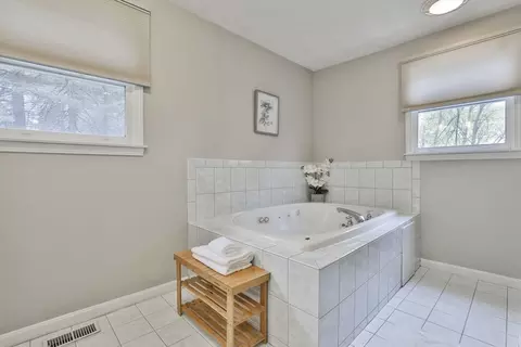 Bath - 1 Memory Ln, Wakefield, MA 01880 photo 2 of 4