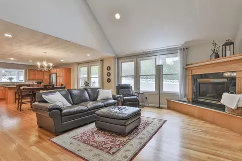 Living - 1 Memory Ln, Wakefield, MA 01880 photo 1 of 3
