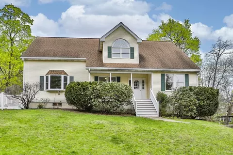 1 Memory Ln, Wakefield, MA 01880