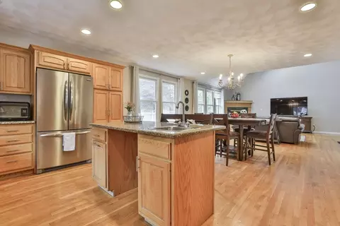 Kitchen - 1 Memory Ln, Wakefield, MA 01880 photo 3 of 4