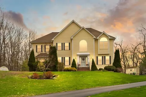 4 Hawkes Brook Ln, Methuen, MA 01844