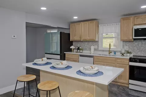 138 Stapleton Rd, Springfield, MA 01109 photo 9