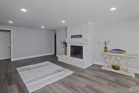 138 Stapleton Rd, Springfield, MA 01109 photo 3