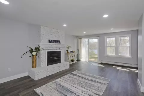 138 Stapleton Rd, Springfield, MA 01109 photo 2