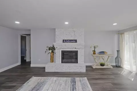 138 Stapleton Rd, Springfield, MA 01109