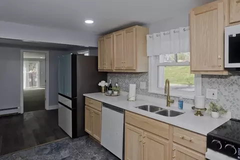 138 Stapleton Rd, Springfield, MA 01109 photo 12