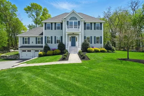 6 Fall Way, Lynnfield, MA 01940