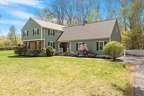 3 Crest Dr, Westford, MA 01886