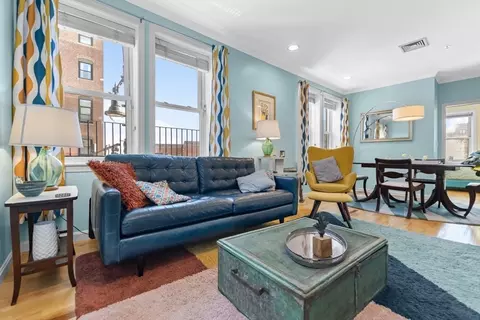 464 Hanover St #2, Boston, MA 02113